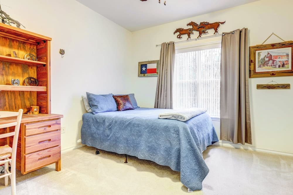 Canyon Lake Getaway w/ Fire Pit, Boat Ramp Nearby!