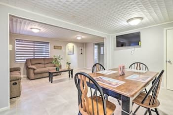 Convenient Canyon Lake Home w/ Deck & Grill!