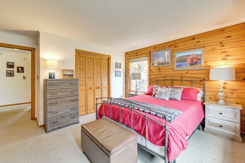 High Peak Heaven: Cozy Log Cabin on 1 Acre!