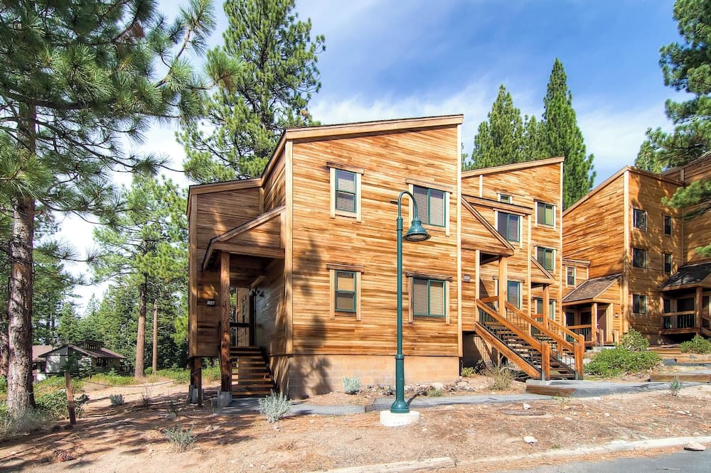 Inviting Ski Getaway < 1 Mile to Northstar Resort!