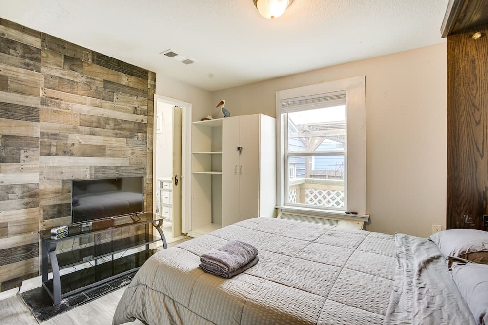 Galveston Cottage ~ 1 Mi to Beach: Pet Friendly!