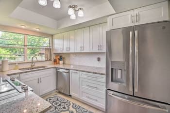 Port Orange Retreat w/ Yard ~ 5 Mi to Beach!