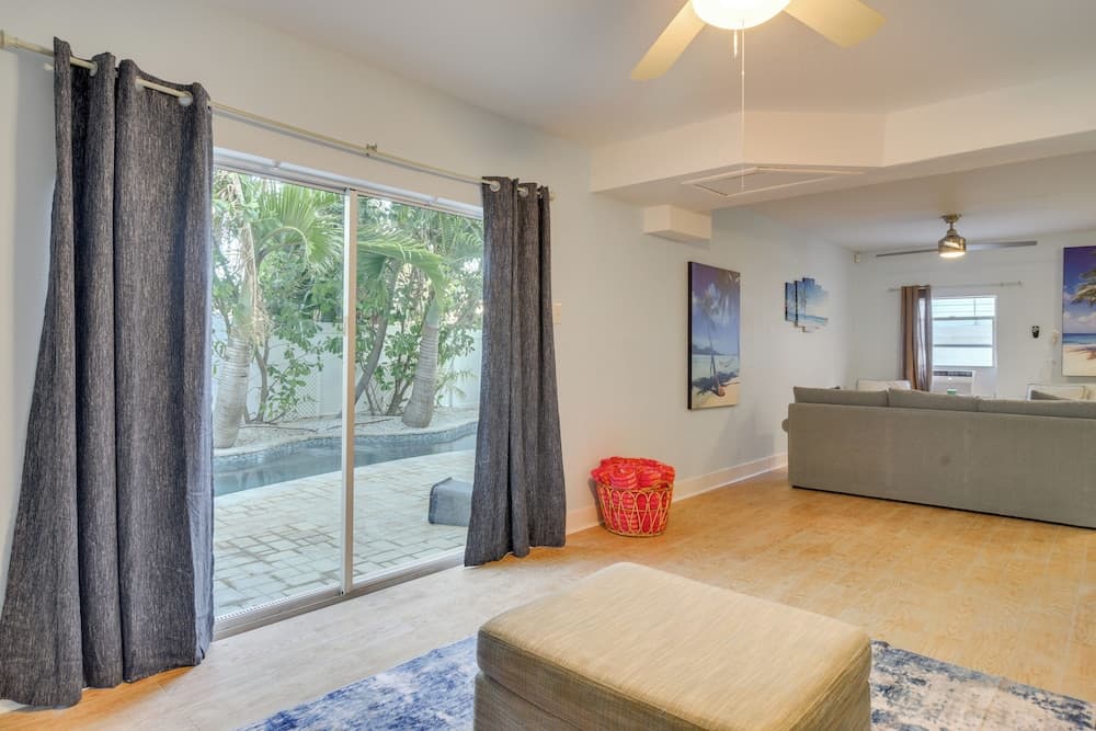 Indian Rocks Beach Oasis - 2 Blocks to Beach!