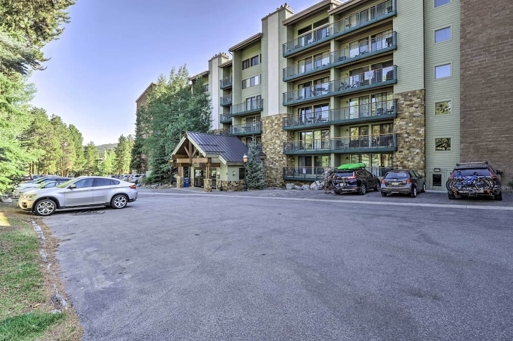 Walk to Main St & Ski Lift: Breck Condo w/ Pool!