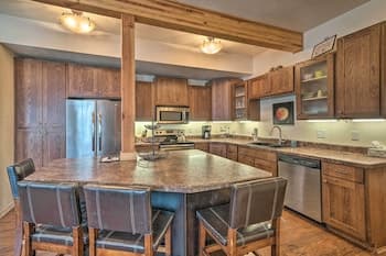 Updated Townhome w/ Hot Tub - Walk to Downtown!