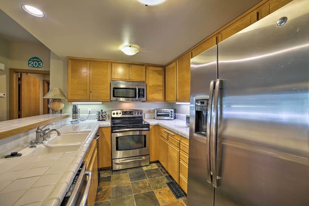 Mammoth Lakes Vacation Rental w/ Community Hot Tub