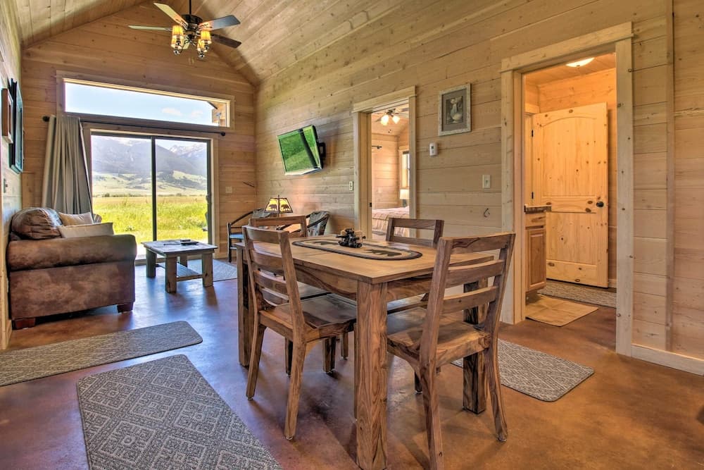 Peaceful Mtn Retreat ~ 43 Mi to Yellowstone!