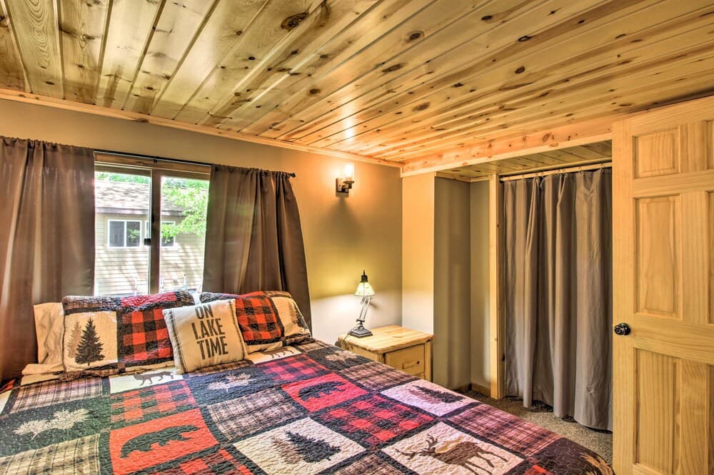 Loon Lake Lodge' w/ Dock, Sauna & Hot Tub!