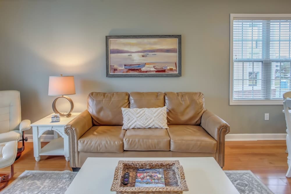 Golf Resort Condo w/ Pool in North Myrtle Beach!