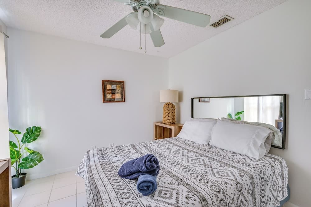 Contemporary Lutz Home: Private Pool, Pet Friendly