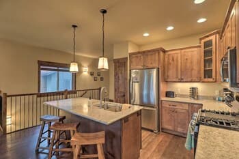 Cozy Bigfork Townhome Near Flathead Lake!