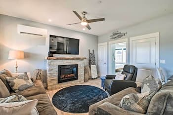 Ocean Shores Getaway w/ Fireplace & Hot Tub!