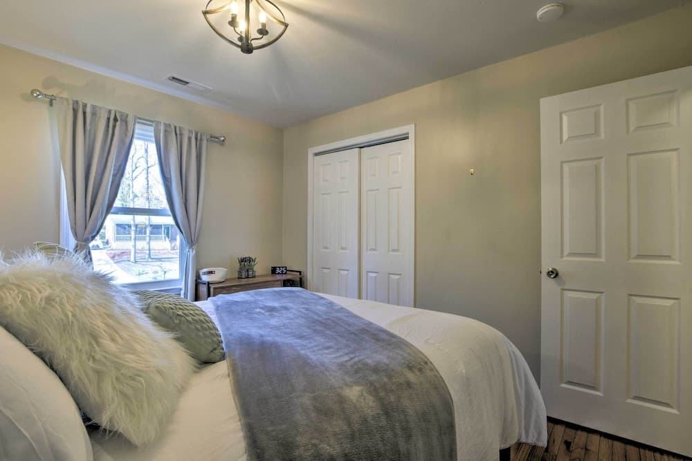 Sunny Family Home, 3 Mi to High Point Market!