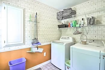 Lovely Family Home < 1 Mile to Downtown Brevard