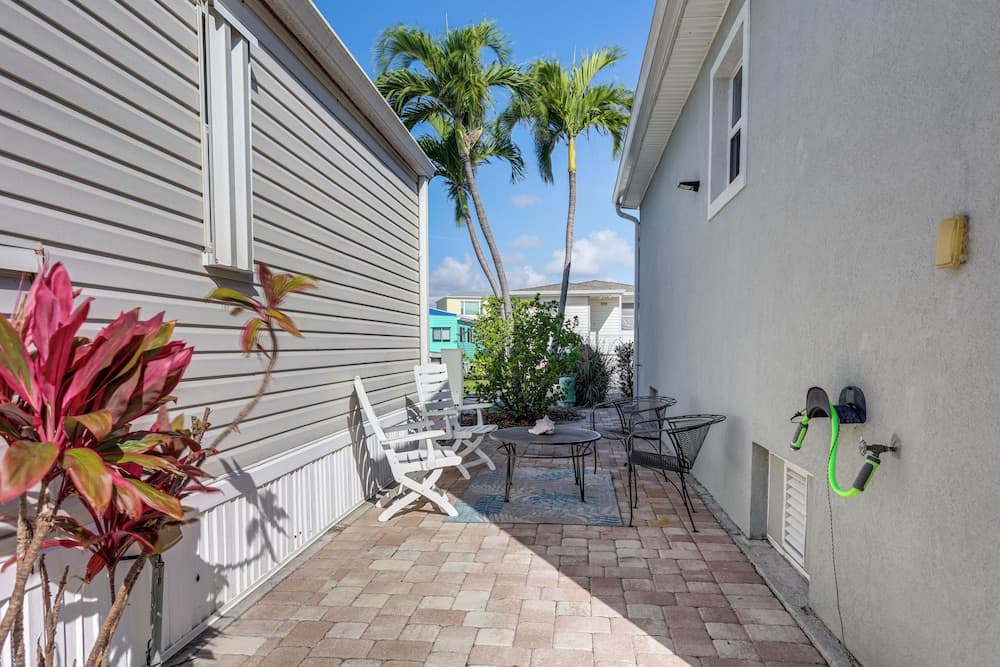 South Hutchinson Island Cottage w/ Beach Access!