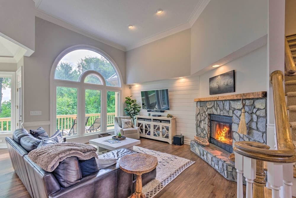 Spacious Elk Mountain Sanctuary w/ Deck & Views!