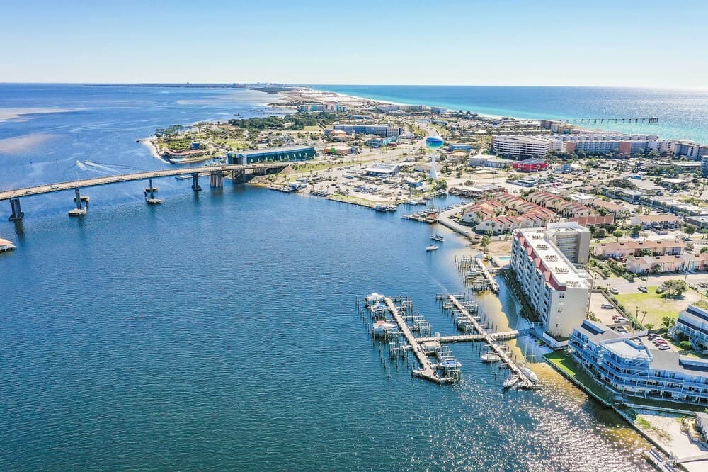 Okaloosa Island Escape: Bayfront Condo Near Beach