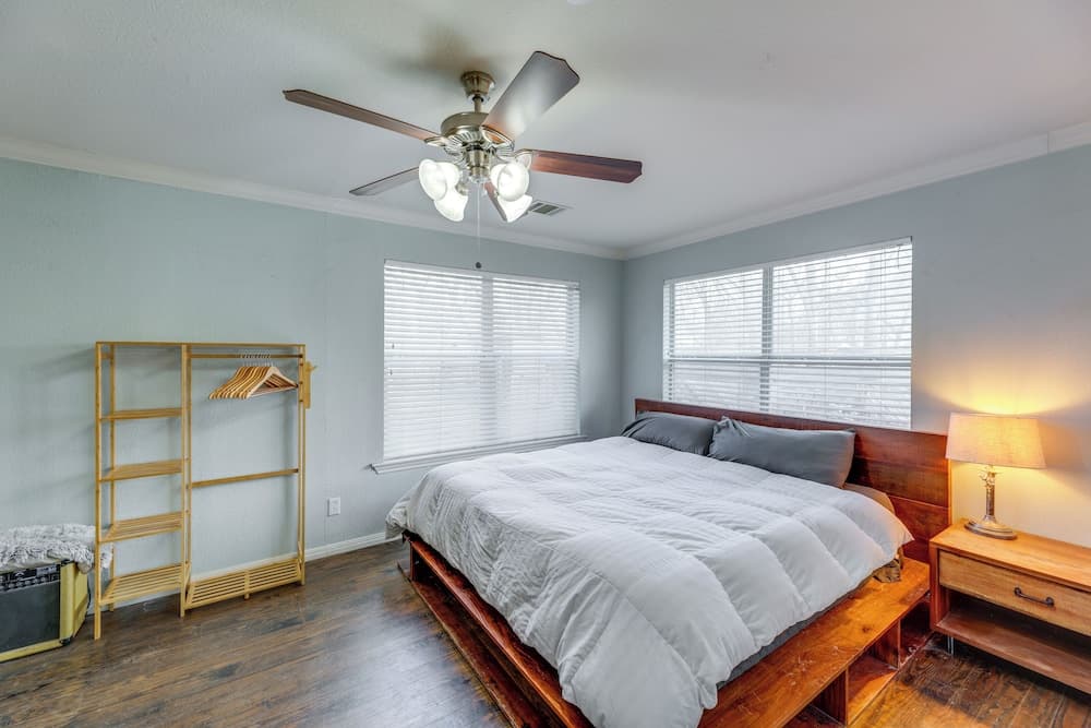 Pet-friendly Austin Home w/ Private Yard + Deck!