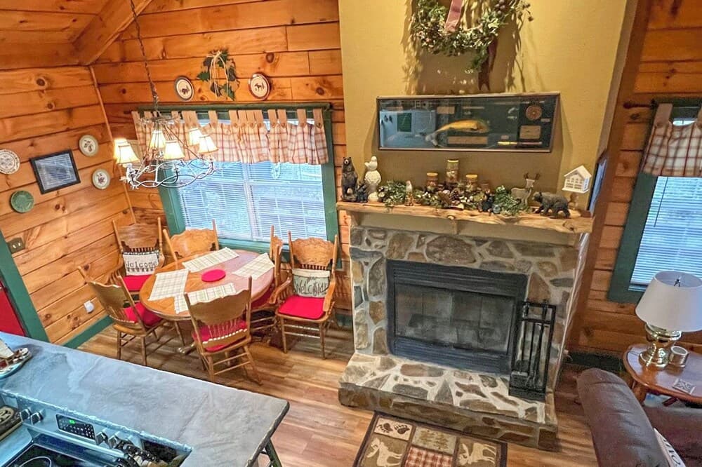 Serene Cabin in the Smokies w/ 2 Decks & Hot Tub!