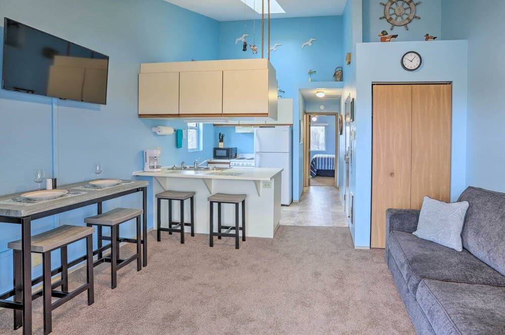 Condo w/ Balcony, Dock & Access to Lake Erie