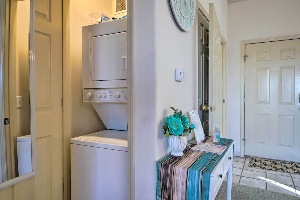 Walk-in Branson West Condo w/ Balcony, Pool Access