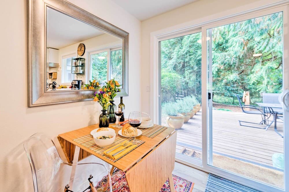 House w/ Deck on Whidbey Island, 1 Mi From Shore!