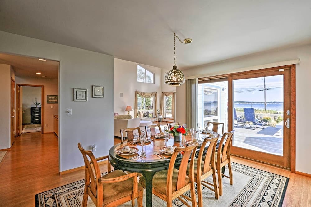 Birch Bay Waterfront Home - Steps to Beach!