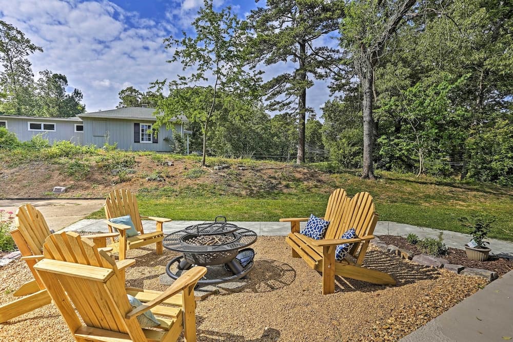 Family-friendly Escape ~ 6 Mi to City Center!