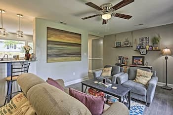 Family-friendly Escape ~ 6 Mi to City Center!