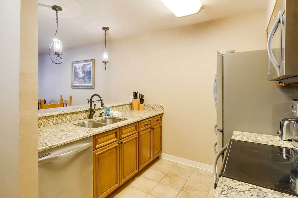 Chic & Cozy Breck Condo: Ski-in/ski-out at Peak 8!