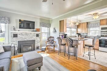 Modern Sturgeon Bay Home by Potawatomi State Park!