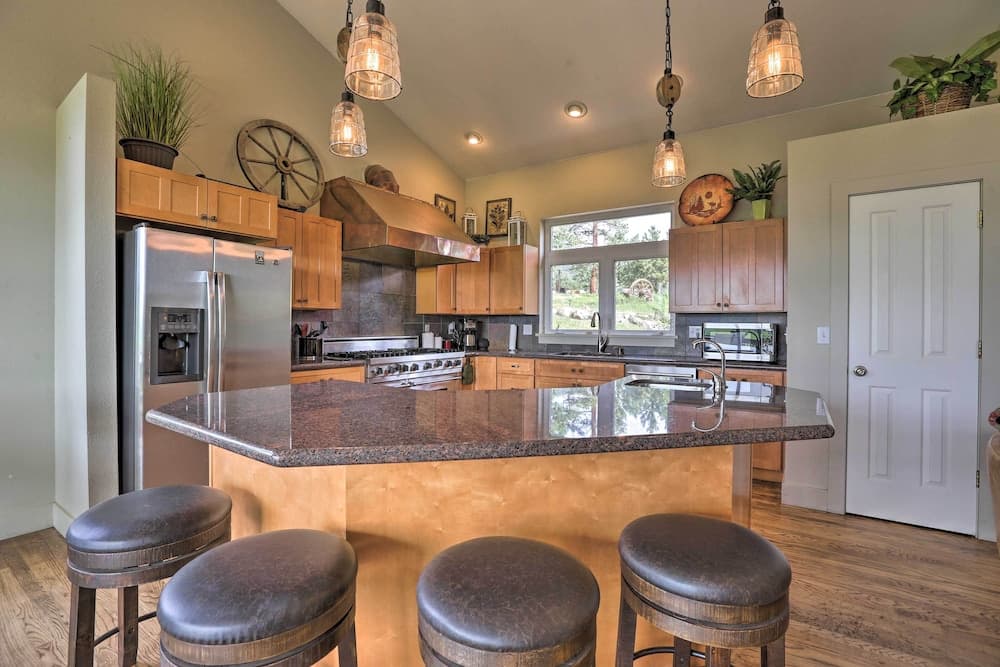 On-site Hiking Access: Mtn-view Conifer Cabin