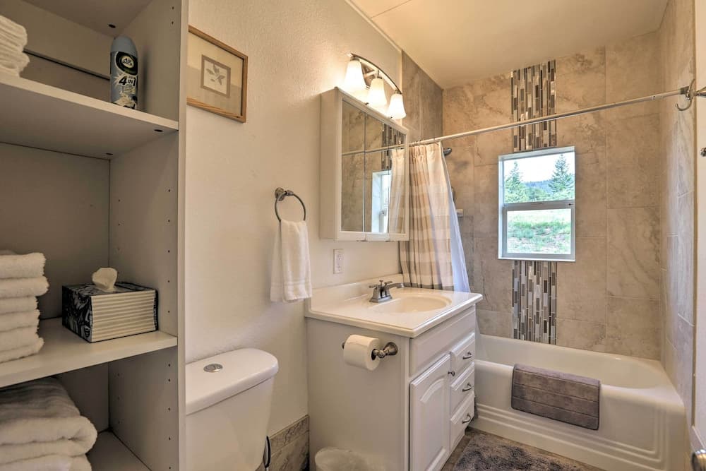 On-site Hiking Access: Mtn-view Conifer Cabin