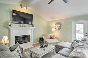 Jacksonville Home w/ Pool, 11 Mi to Downtown!