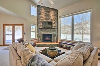Silverthorne Home w/ Hot Tub, Deck & Mtn Views!
