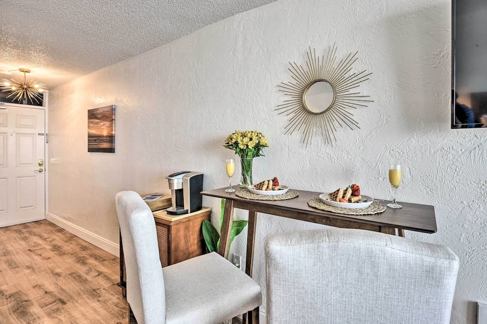 Oceanfront, Fourth-floor Condo on Daytona Beach!