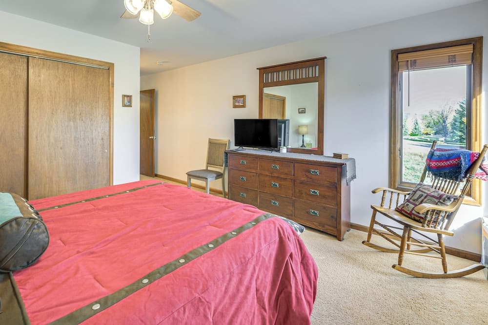 Pagosa Condo w/ Deck, 4 Mi to Hot Springs & Dtwn