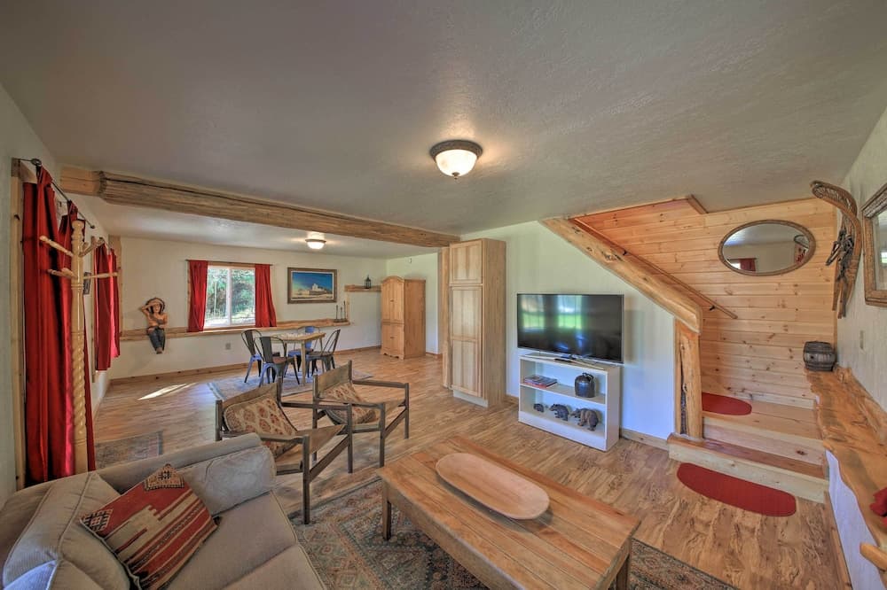 Scenic Riverfront Retreat w/ Hot Tub & Kayaks!