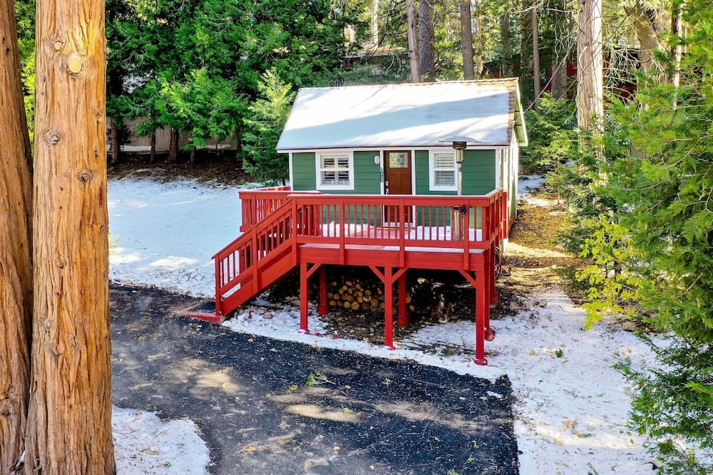 Running Springs Cabin w/ Deck + Forest Views