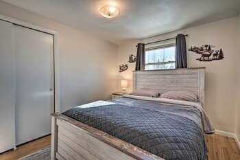 Peaceful Getaway w/ Private Hot Tub + Mtn Views!