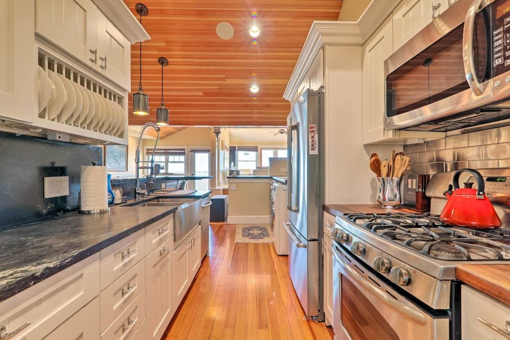 Waterfront Retreat w/ Deck ~ 7 Mi to Boston!