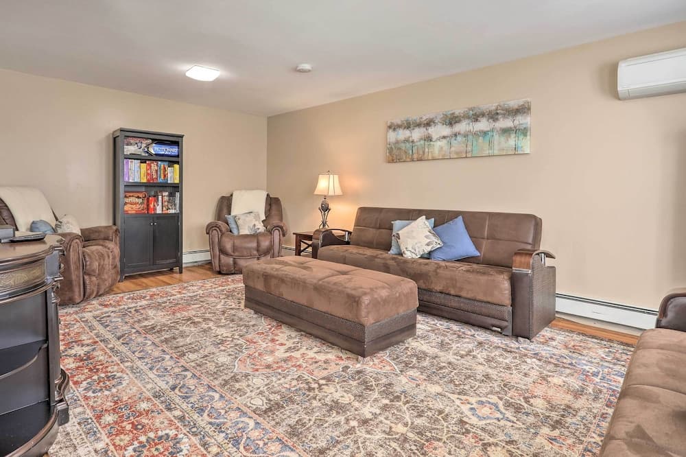 Tranquil Swansea Retreat w/ Fire Pit & Grill!