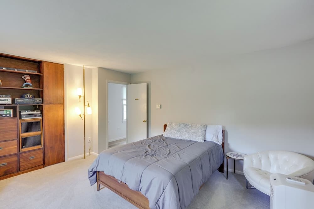 Skiing & Hiking: Water-view Home in the Berkshires