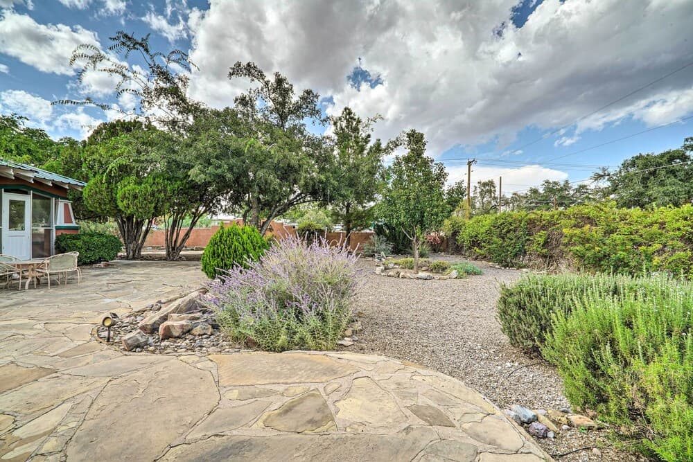 Eclectic Home: Walk to Town & Bath District!