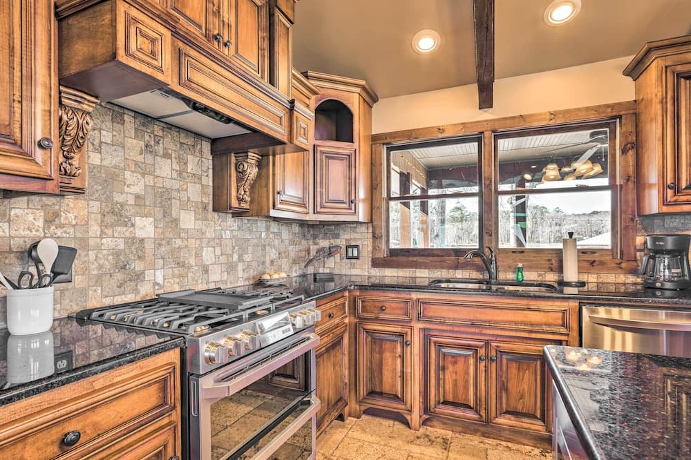 Lay Lake Access & Views: Expansive Shelby Home!