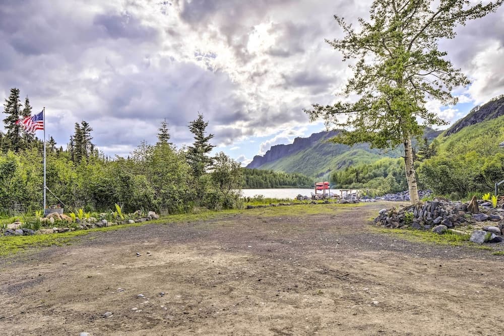 'lodge 88' - Steps to Weiner Lake w/ Dock & Boat!