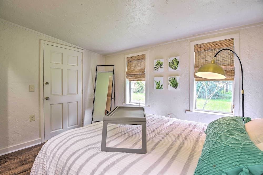 16 Mi to Disney: Cottage w/ Deck in Winter Garden