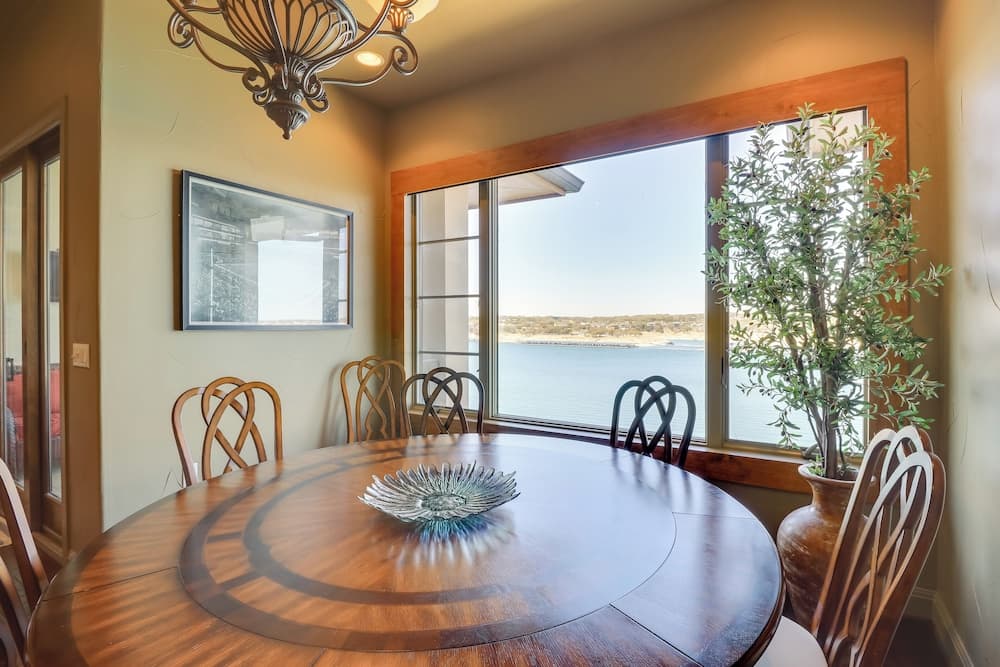 Top-floor Lake-view Condo w/ Boat Dock Access