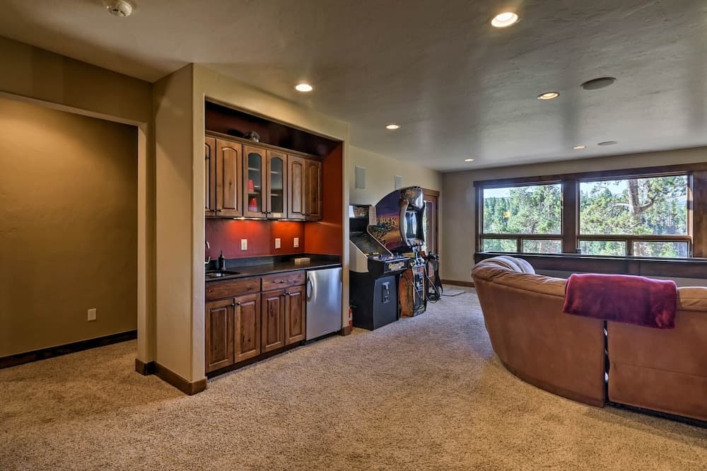Breck Mtn Home w/ Hot Tub & Game Room!