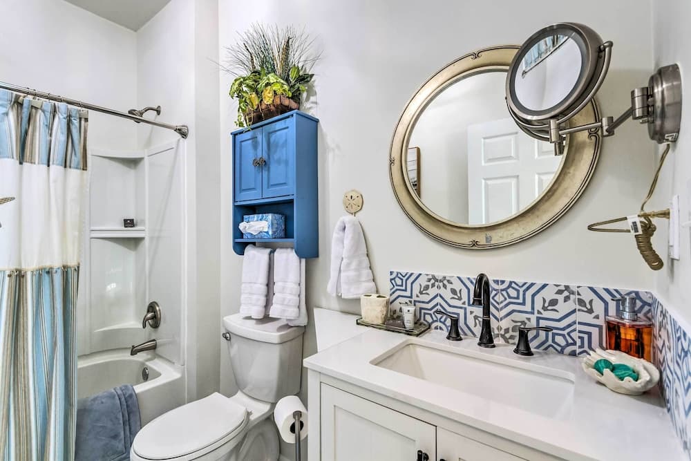 East Bay Vacation Rental w/ Dock!